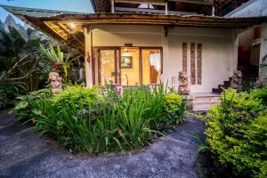 gajah biru bungalows