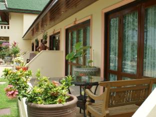 prince edouard apartment and resort