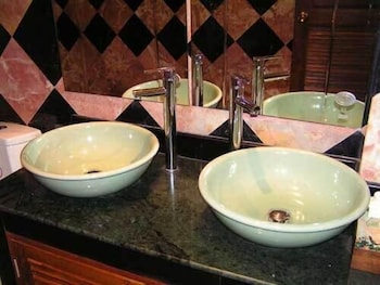 prince edouard apartment and resort