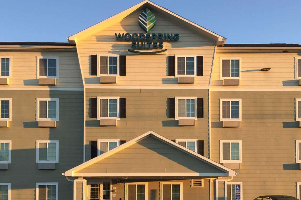 extended stay america select suites cleveland avon