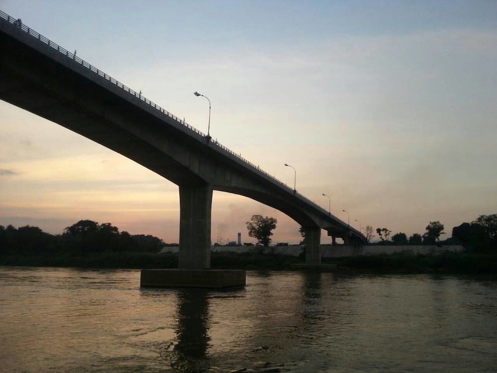 namkhong riverside hotel chiang rai