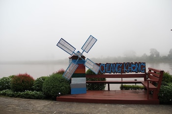 namkhong riverside hotel chiang rai