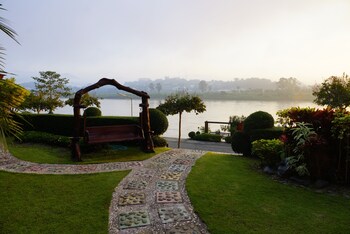 namkhong riverside hotel chiang rai