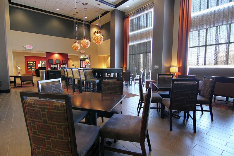 hampton inn and suites grand forks
