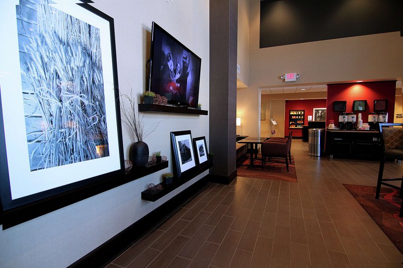 hampton inn and suites grand forks