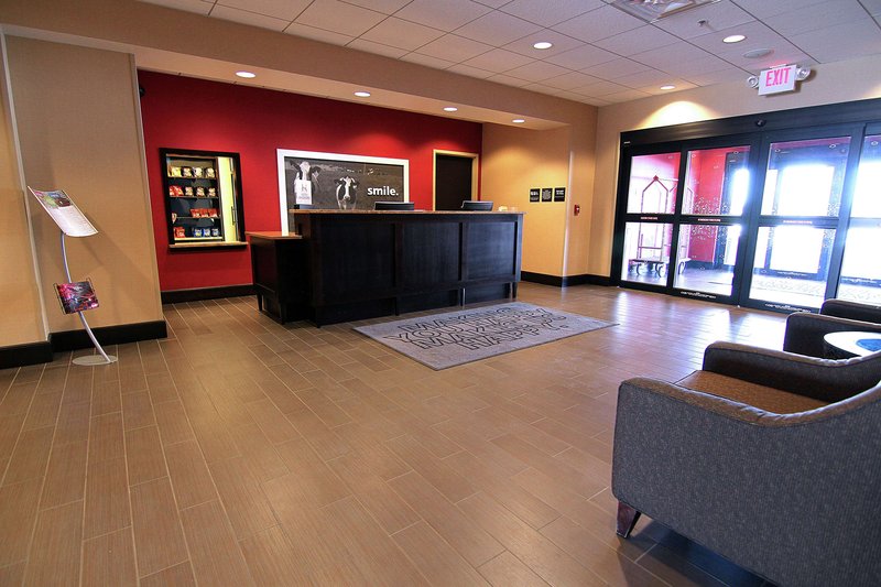 hampton inn and suites grand forks