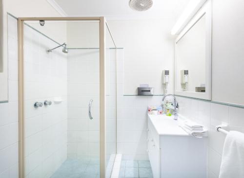 golden age motor inn queanbeyan