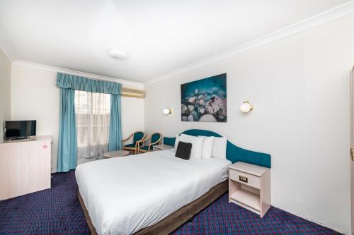 golden age motor inn queanbeyan