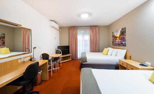 golden age motor inn queanbeyan