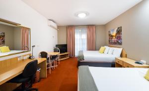 golden age motor inn queanbeyan