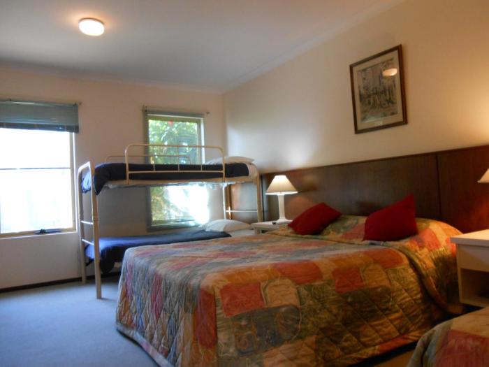 augustas georgiana molloy motel