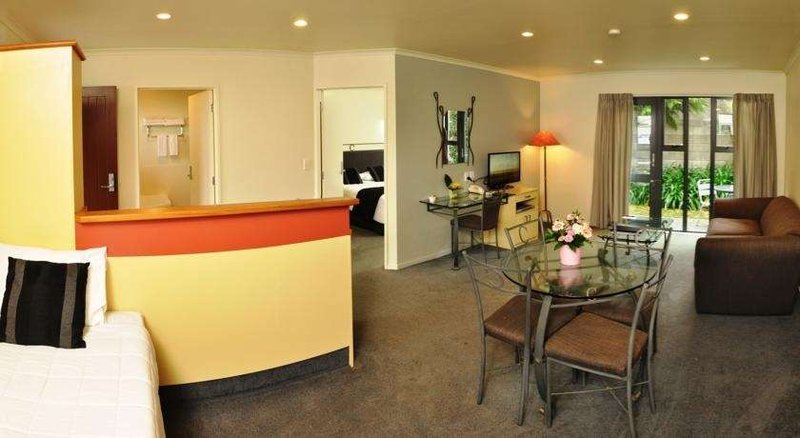 chancellor motor lodge and conference centre