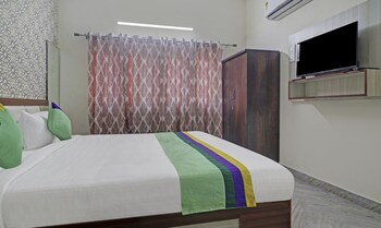 treebo trend lavish palms