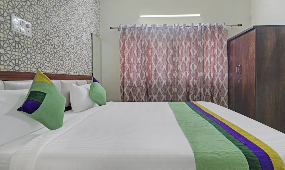 treebo trend lavish palms