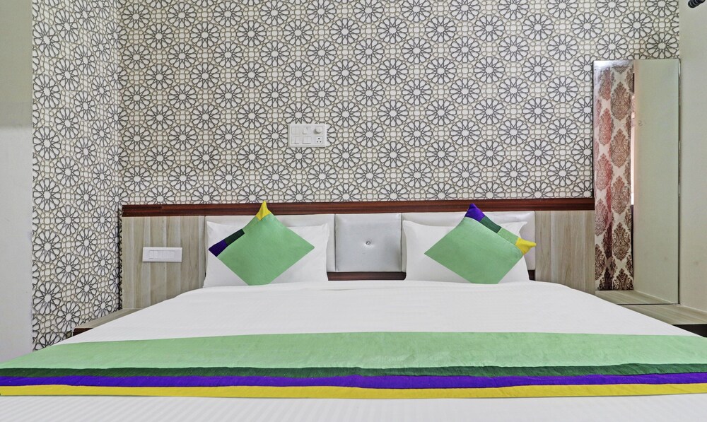 treebo trend lavish palms