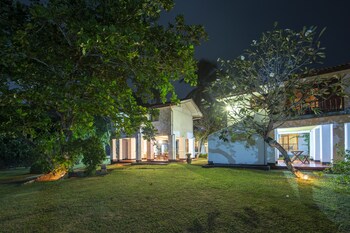 palm beach inn and sea shells cabanas