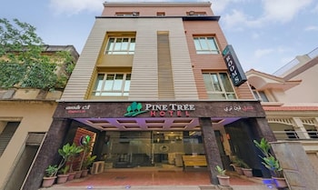 hotel pine tree