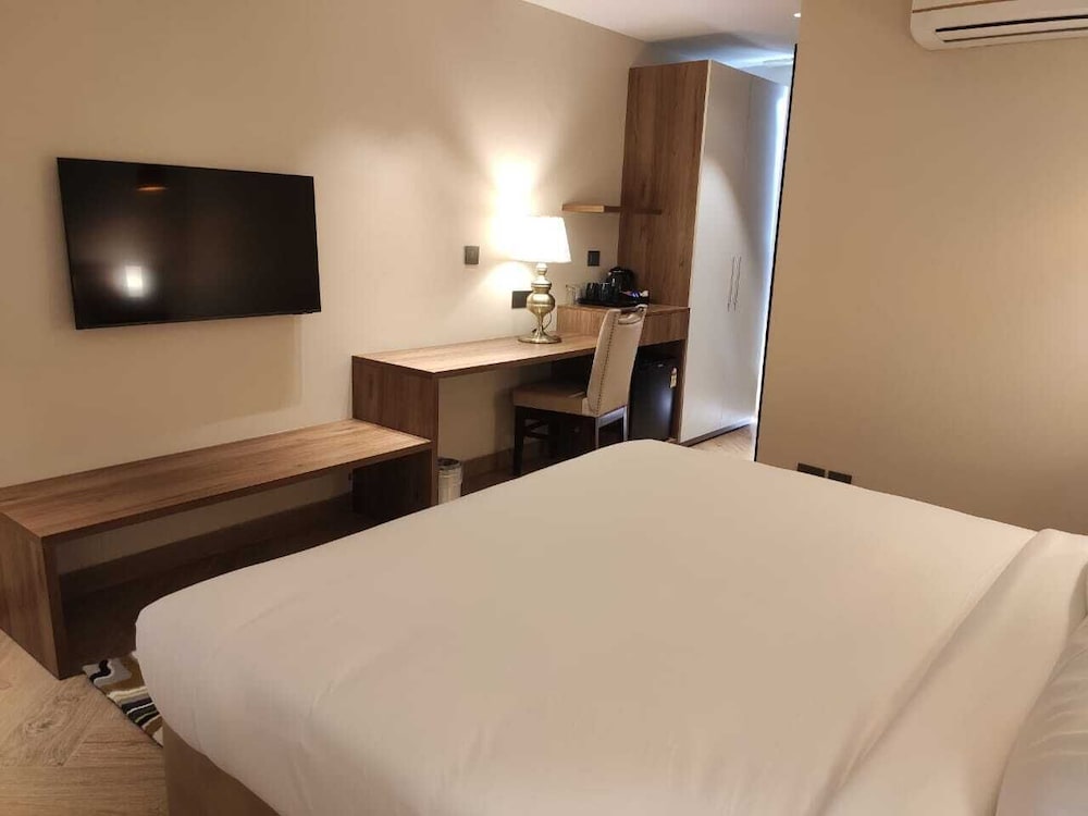 udman by ferns n petals gurugram