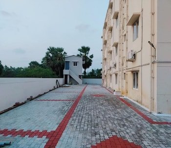 Hotel Santhosh Inn,Velankanni>>Nagapattinam,2.5 star