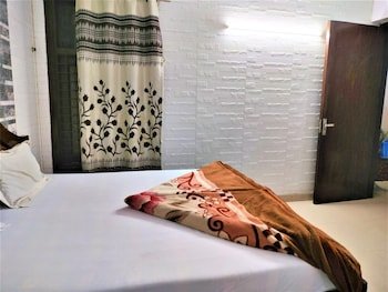 Hotel White Palace Nizamuddin Railway St,New Delhi>>Delhi,3 star
