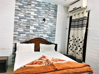 Hotel White Palace Nizamuddin Railway St,New Delhi>>Delhi,3 star
