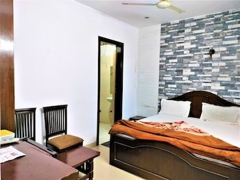Hotel White Palace Nizamuddin Railway St,New Delhi>>Delhi,3 star