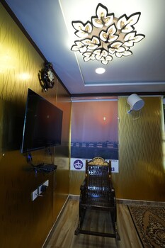 k n gupta group of hotel castle