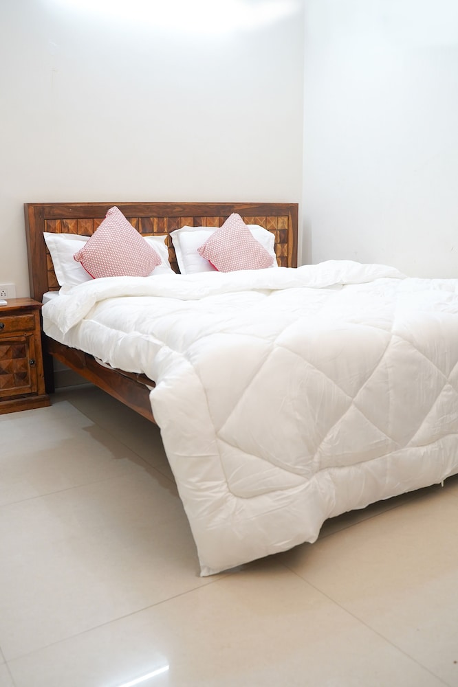 lime tree luxury 3bhk serviced apartment