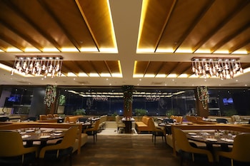the pristine hotel kanpur