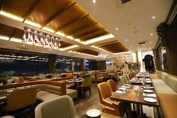 the pristine hotel kanpur