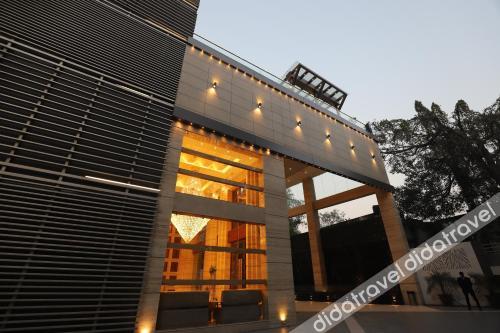 the pristine hotel kanpur