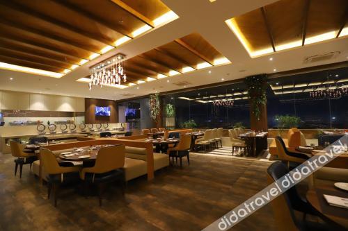 the pristine hotel kanpur