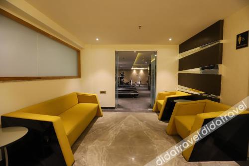 the pristine hotel kanpur
