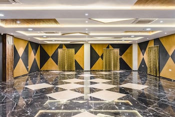 Meridian Hotel Banquets And Rooms,Gujarat>>Surat,3 star