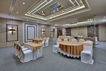 the fern habitat jaipur