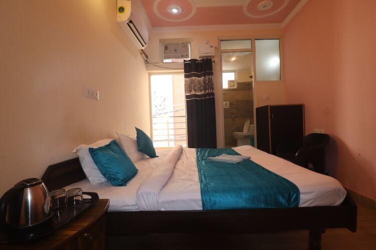 triple one hostels and hotels