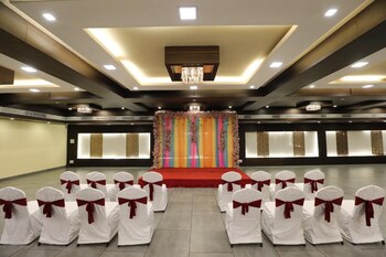 hotel shagun rooms and banquet surat