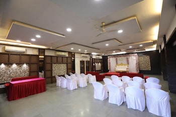 hotel shagun rooms and banquet surat