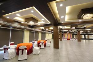 hotel shagun rooms and banquet surat