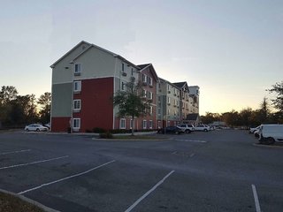 Extended Stay America Select Suites Orlando Sanford - Airport,Lake Mary>>Heathrow,3 star