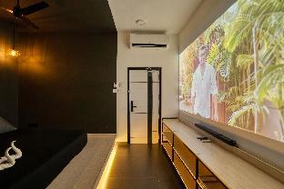 hotel cineplex