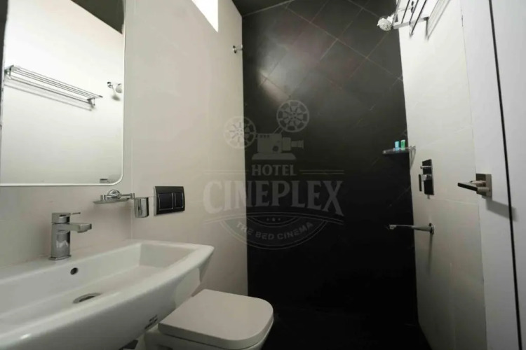 hotel cineplex