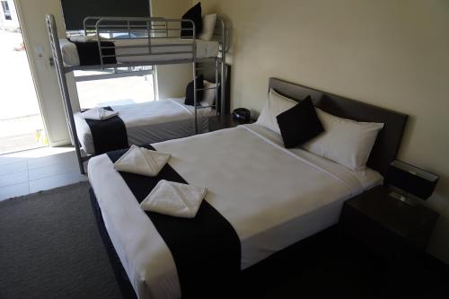 dooleys springsure tavern and motel