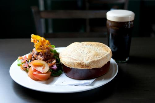 dooleys springsure tavern and motel