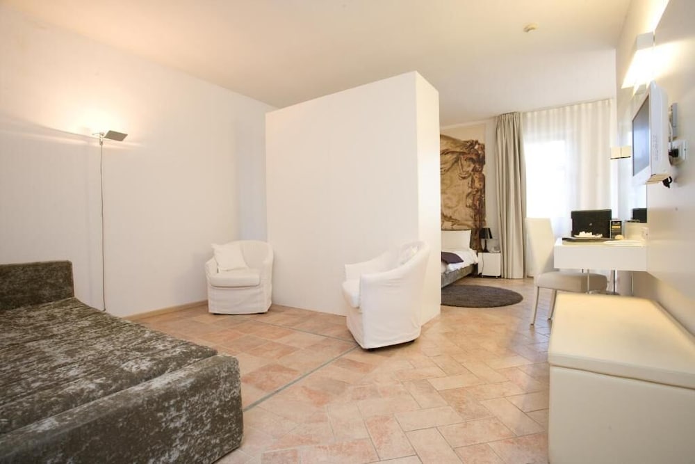 hotel castello di santa vittoria