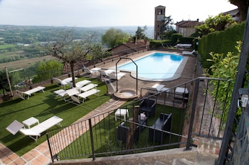 hotel castello di santa vittoria