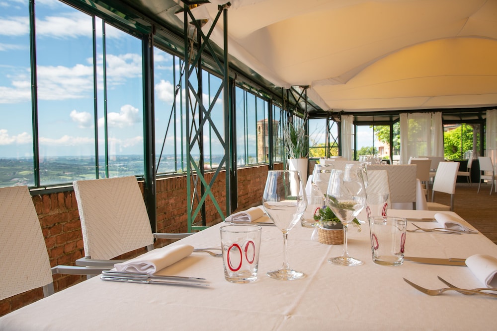 hotel castello di santa vittoria