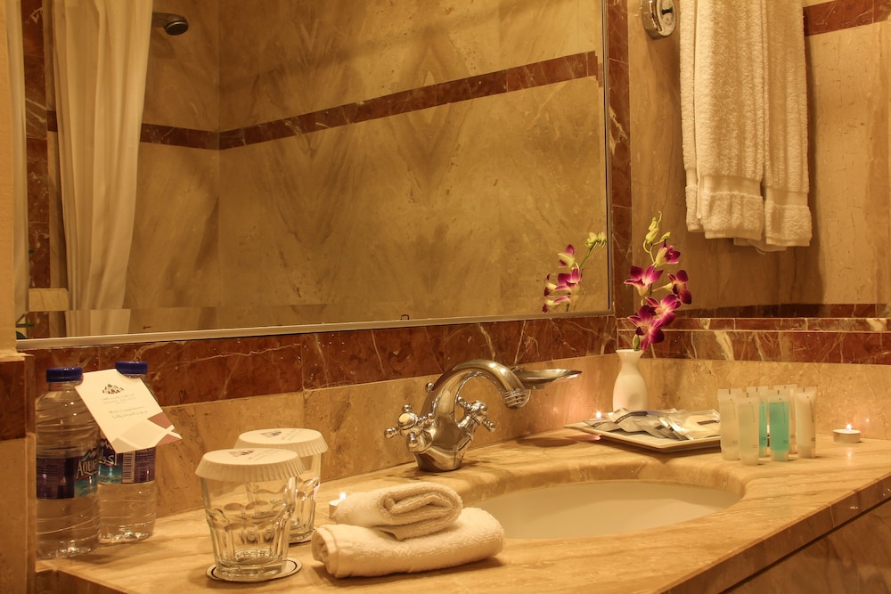grand palace hotel