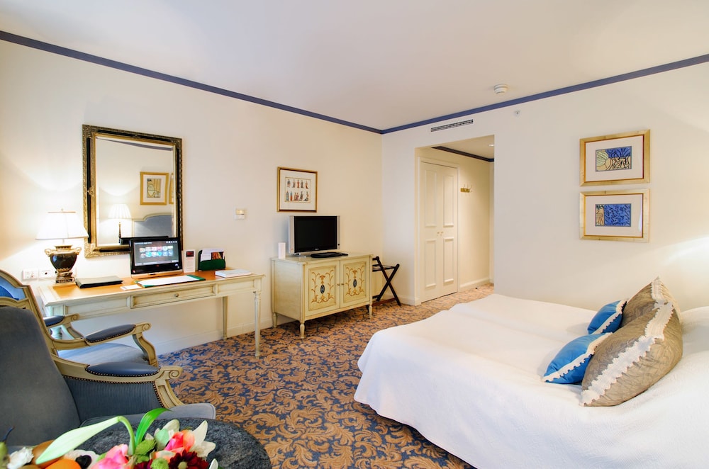 grand palace hotel
