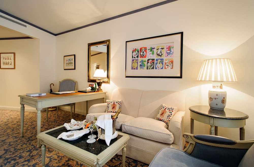 grand palace hotel
